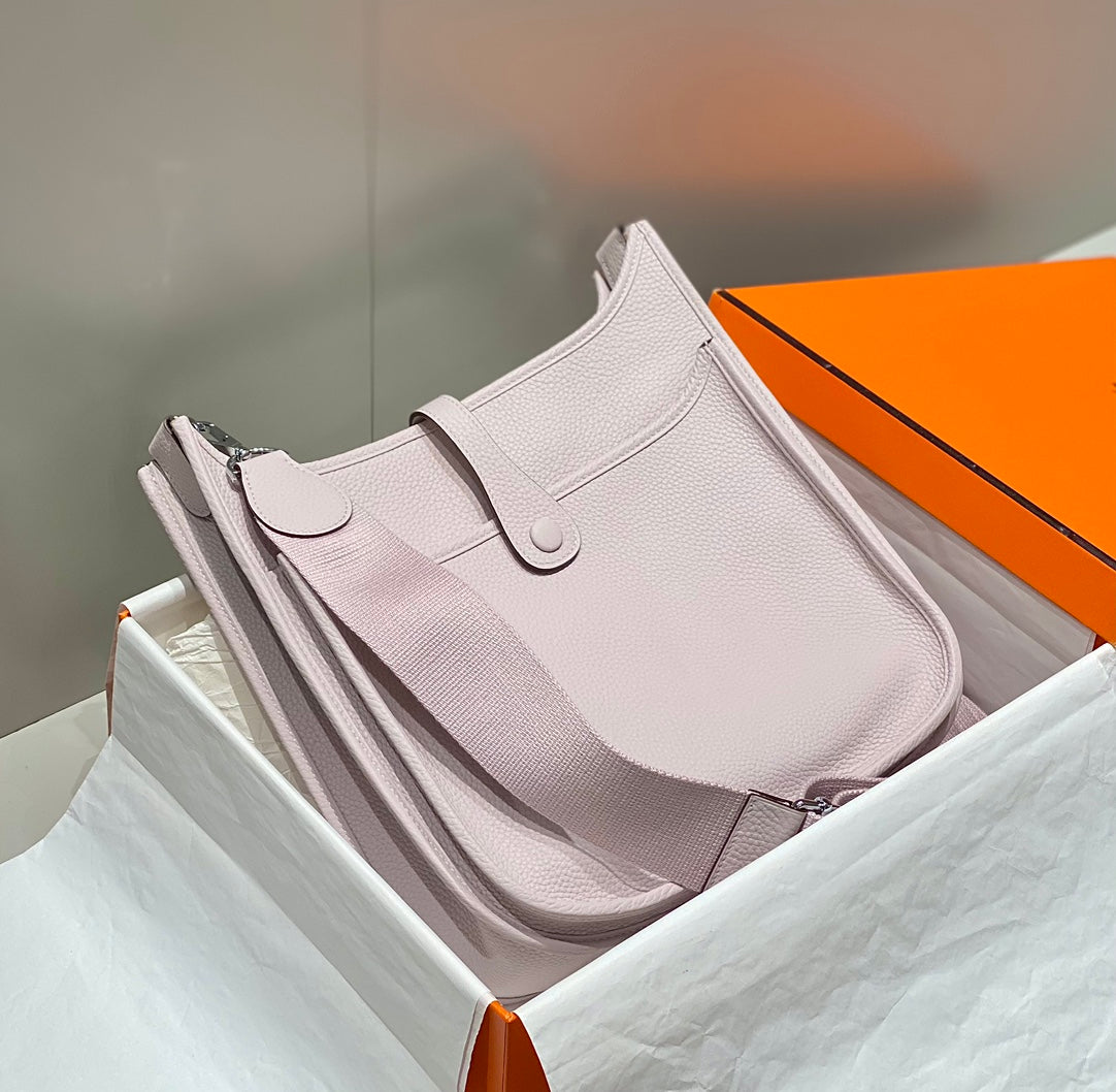 Evelyne 29cm Rosa Claro Togo Herrajes Plateados