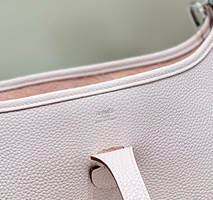 Evelyne 29cm Rosa Claro Togo Herrajes Plateados