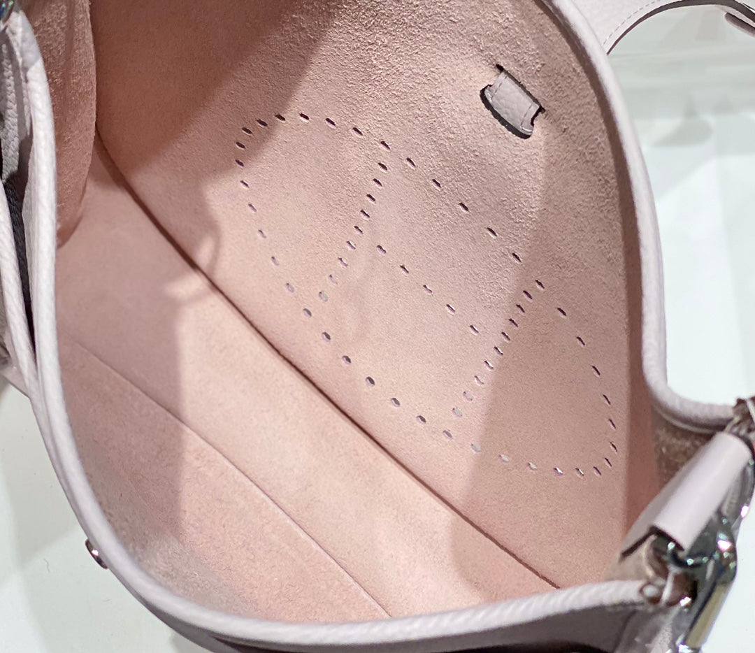 Evelyne 29cm Rosa Claro Togo Herrajes Plateados