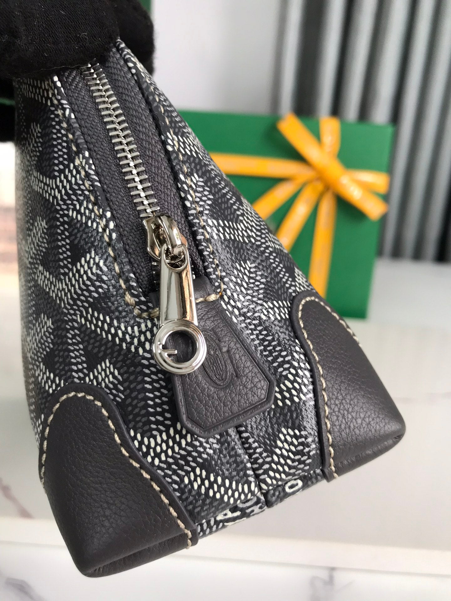 BOLSA DE COSMÉTICOS VEND?ME 17 EN LONA GOYARDINE GRIS NEGRA Y RIBETE DE PIEL DE BECERRO