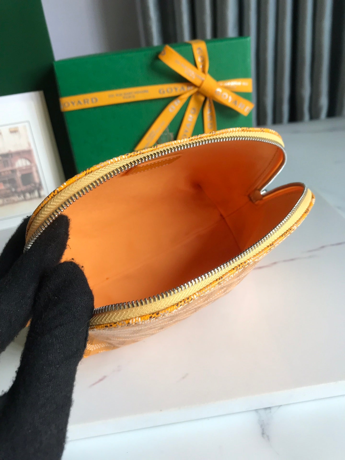BOLSA DE COSMÉTICOS VEND?ME 17 EN LONA GOYARDINE AMARILLA Y RIBETE DE PIEL DE BECERRO