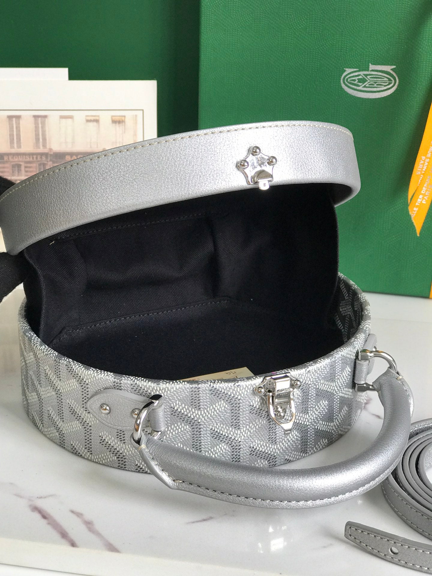 BOLSO BAÚL SOMBRERERA ALTO 18 EN LONA GOYARDINE GRIS