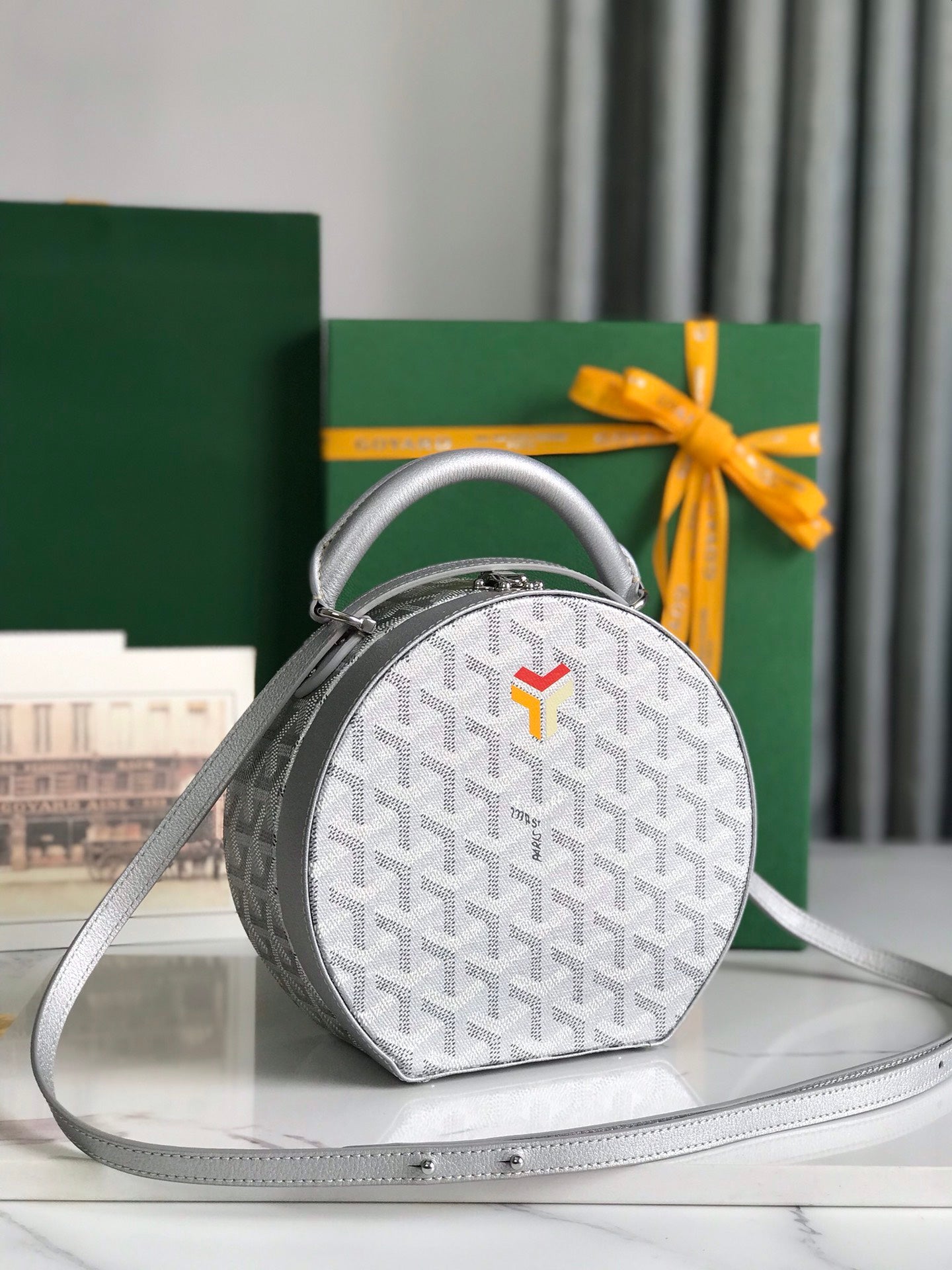 BOLSO BAÚL SOMBRERERA ALTO 18 EN LONA GOYARDINE GRIS