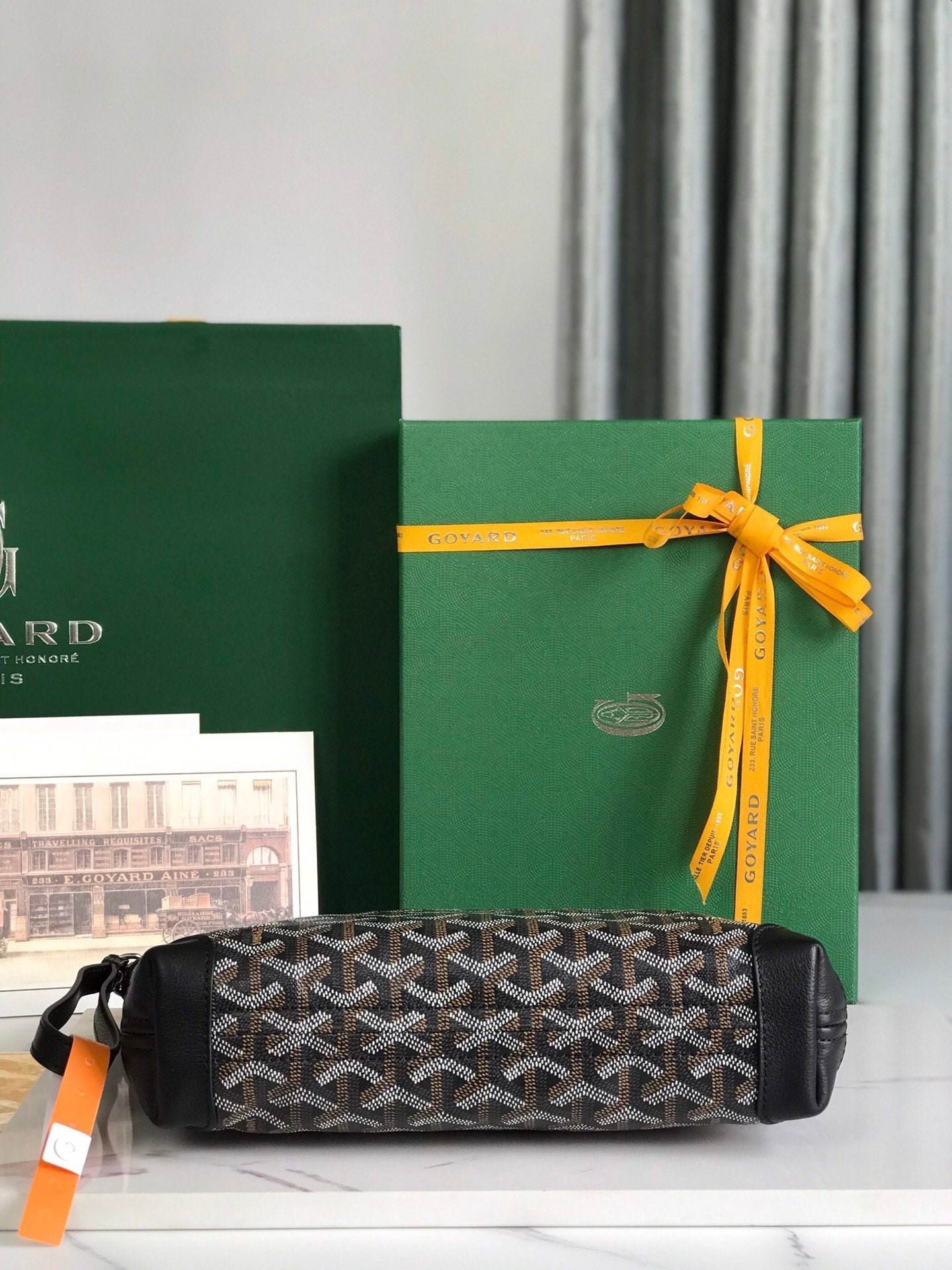 BOLSA CONTI 24 EN PIEL DE CORDERO NEGRA Y LONA GOYARDINE