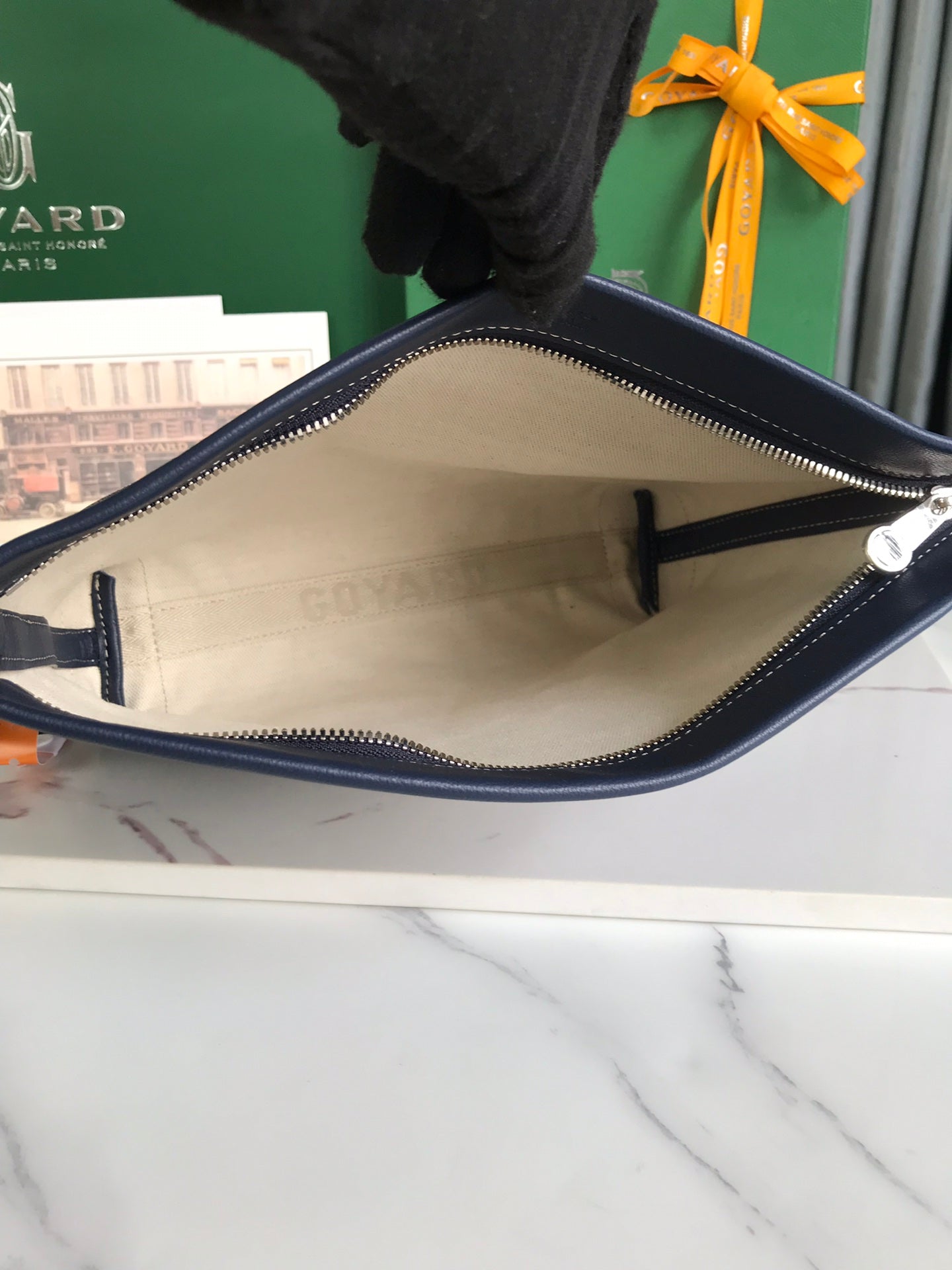 BOLSA CONTI 24 EN PIEL DE CORDERO AZUL MARINO Y LONA GOYARDINE