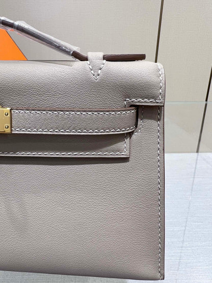 BOLSO DE POCHETTE HM KELLY 22 CM GRIS SWIFT CON HERRAJES DORADOS