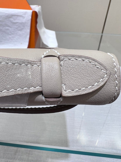 BOLSO DE POCHETTE HM KELLY 22 CM GRIS SWIFT CON HERRAJES DORADOS