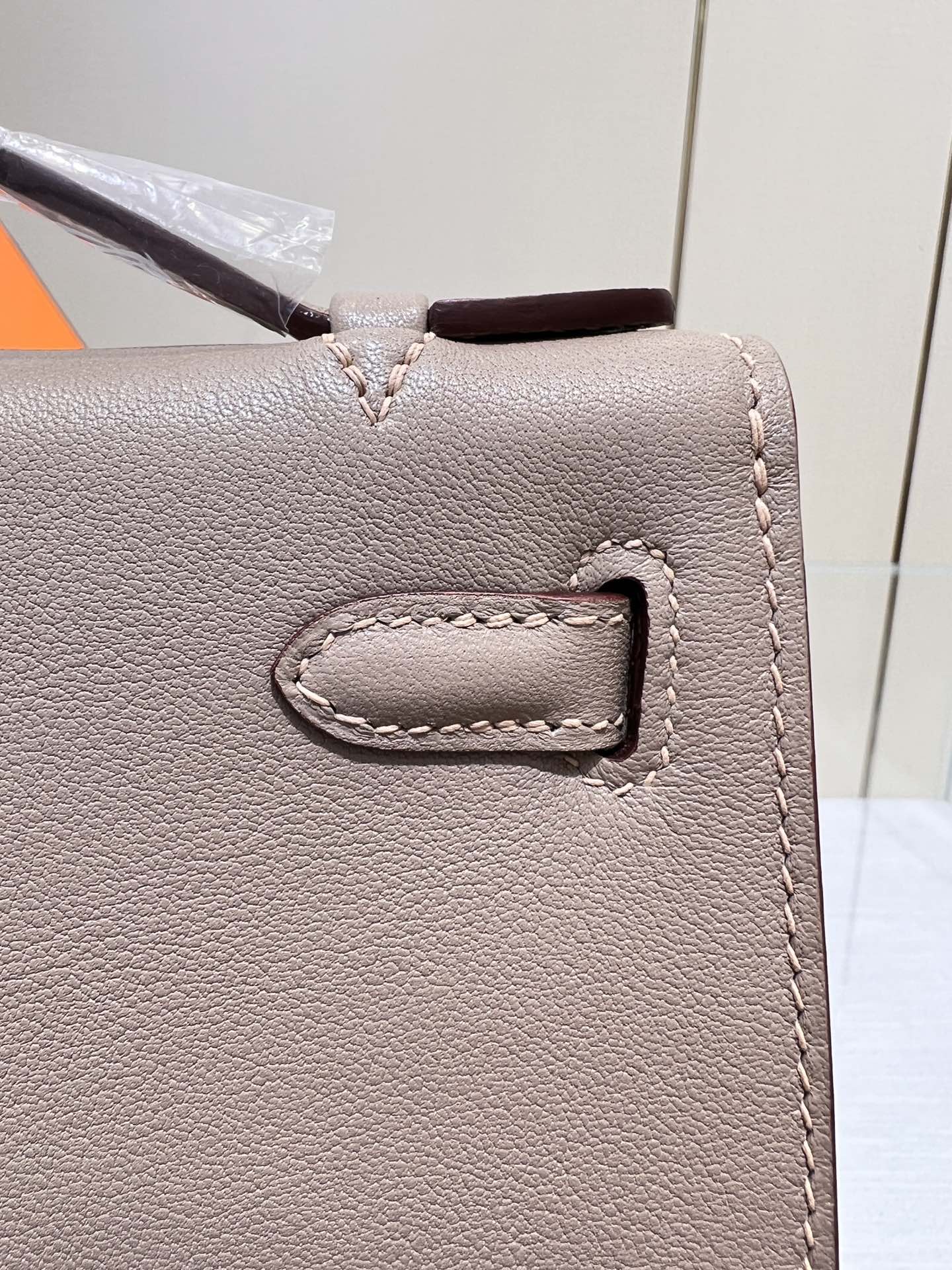 BOLSO DE BOLSILLO HM KELLY 22 CM GRIS ASFALTO SWIFT PLATA HARDWARE