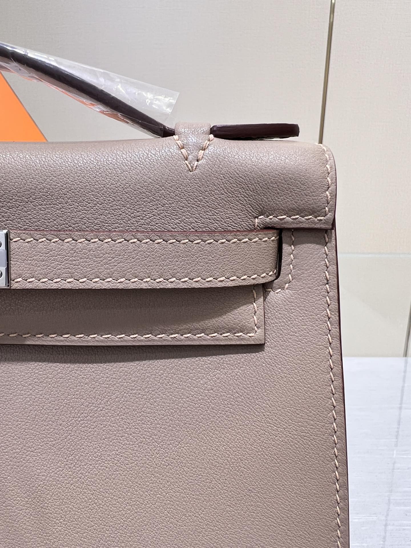 BOLSO DE BOLSILLO HM KELLY 22 CM GRIS ASFALTO SWIFT PLATA HARDWARE