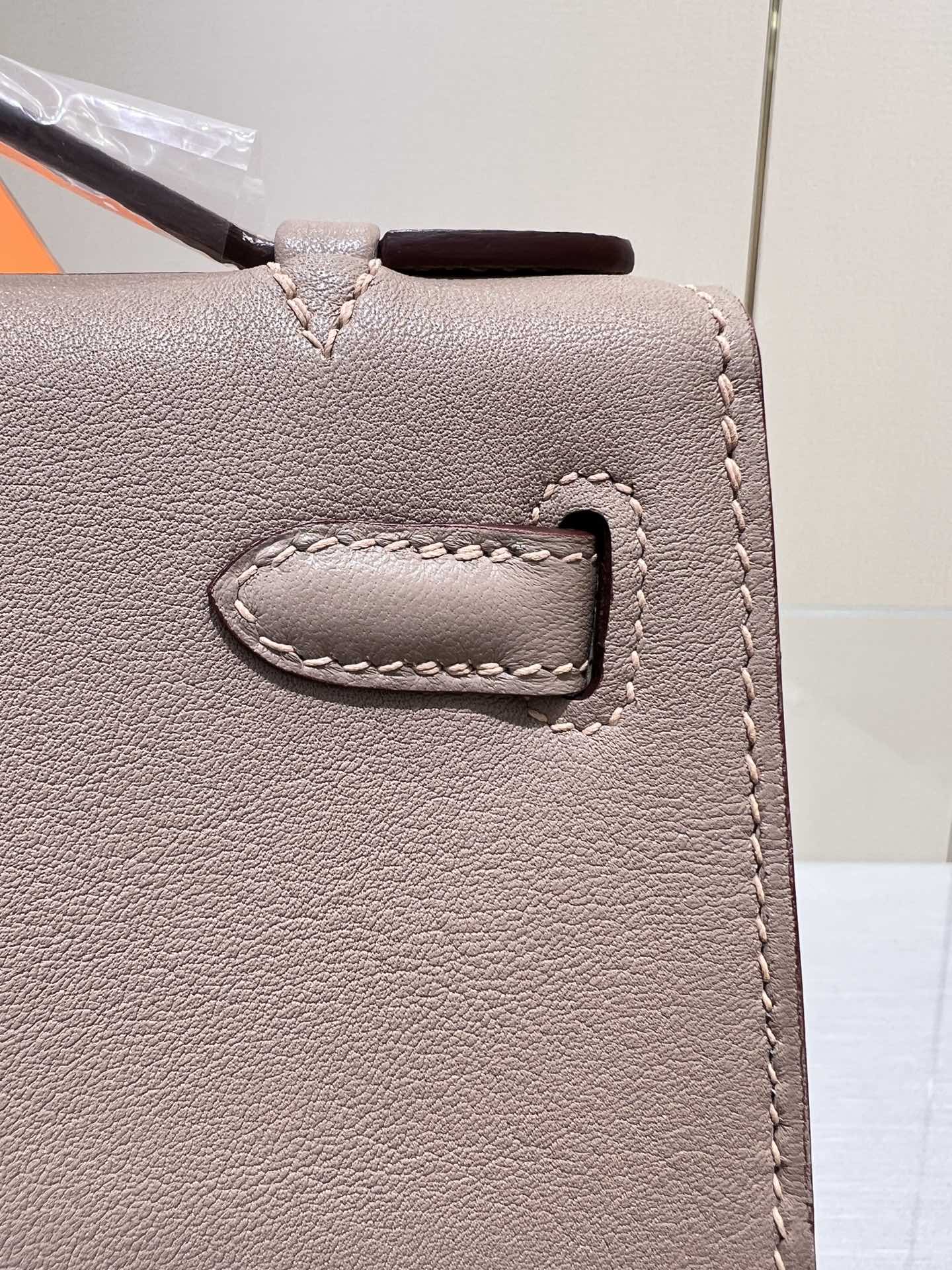 BOLSO DE BOLSILLO HM KELLY 22 CM GRIS ASFALTO SWIFT GOLD HARDWARE