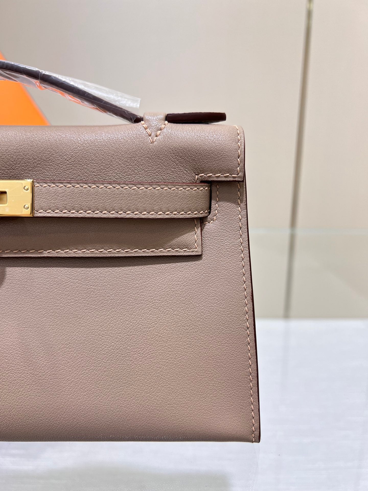 BOLSO DE BOLSILLO HM KELLY 22 CM GRIS ASFALTO SWIFT GOLD HARDWARE