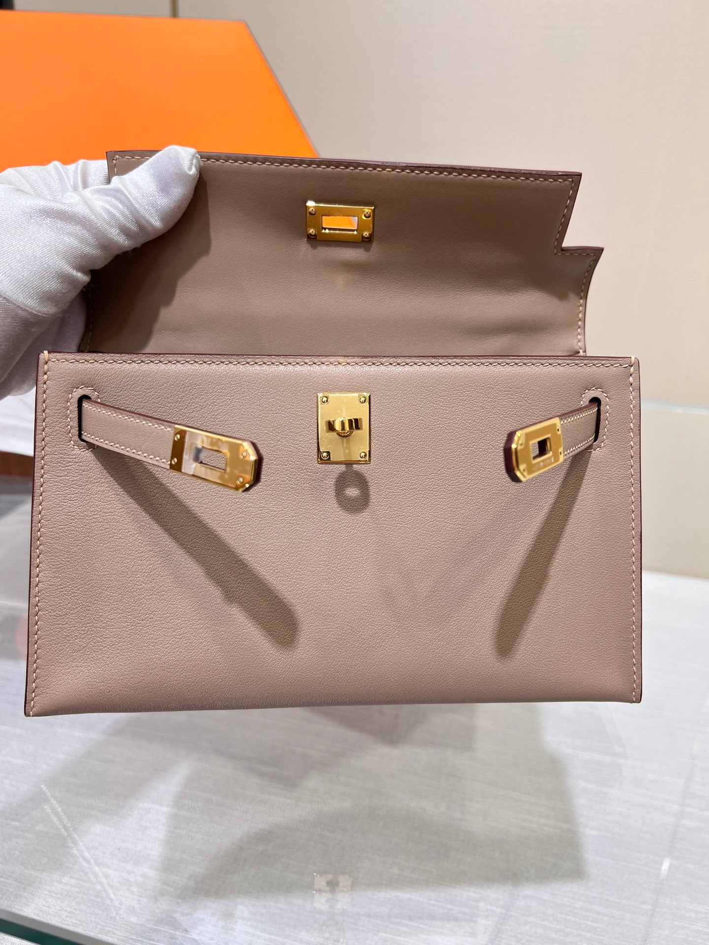 BOLSO DE BOLSILLO HM KELLY 22 CM GRIS ASFALTO SWIFT GOLD HARDWARE