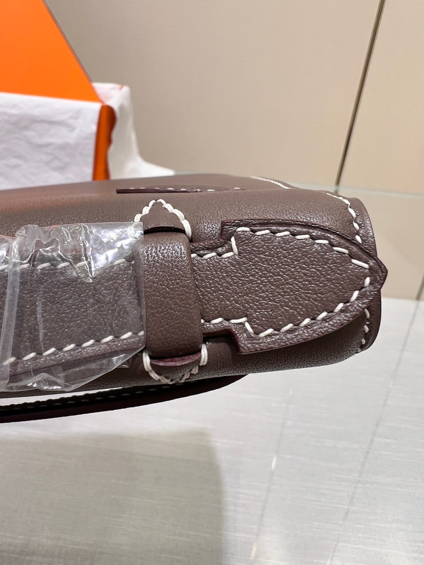BOLSO DE POCHETTE HM KELLY DE 22 CM CON HERRAJES DE PLATA ETAN SWIFT