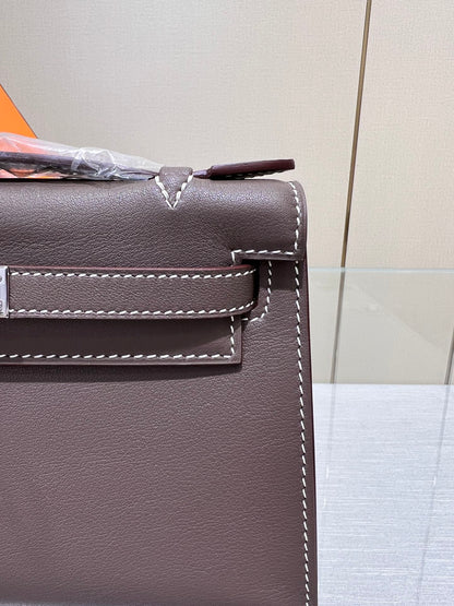 BOLSO DE POCHETTE HM KELLY DE 22 CM CON HERRAJES DE PLATA ETAN SWIFT