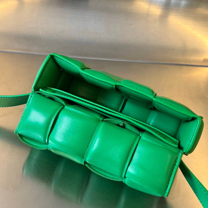 MINI CASSETTE 18 EN PIEL DE CORDERO VERDE CLARO