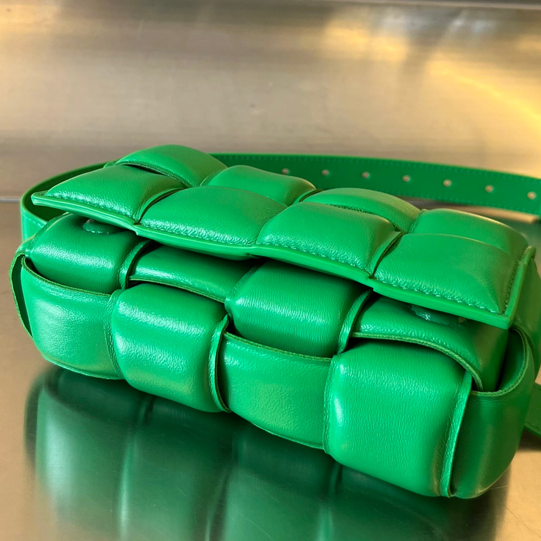 MINI CASSETTE 18 EN PIEL DE CORDERO VERDE CLARO