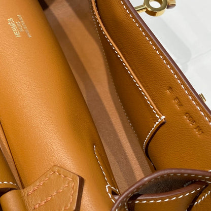 KELLY BOLSO BANDOLERA JYPSIERE DE PIEL TAN 23CM GHW