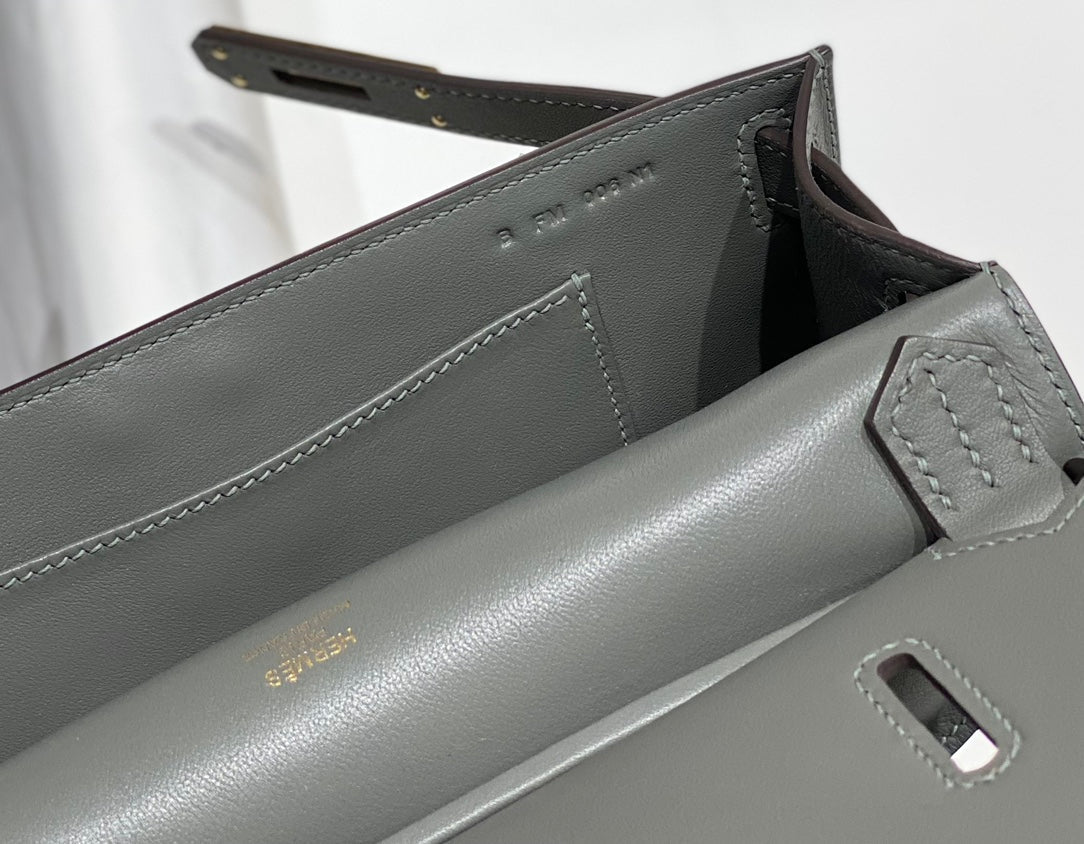 BOLSO BANDOLERA KELLY DE 23 CM DE PIEL GRIS JYPSIERE GHW