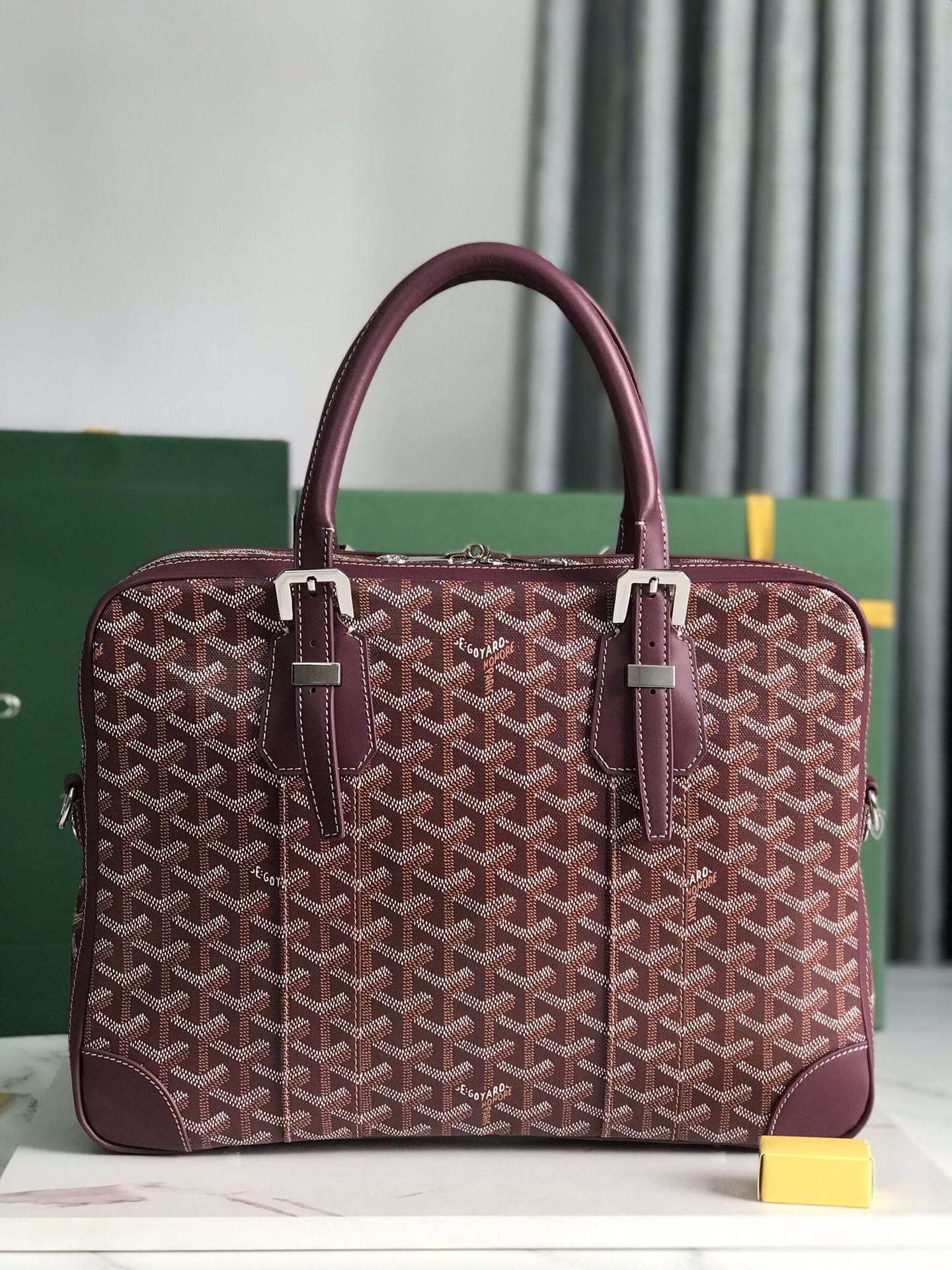 ESTUCHE PARA DOCUMENTOS AMBASSADE 35 EN LONA GOYARDINA ROJA VINO