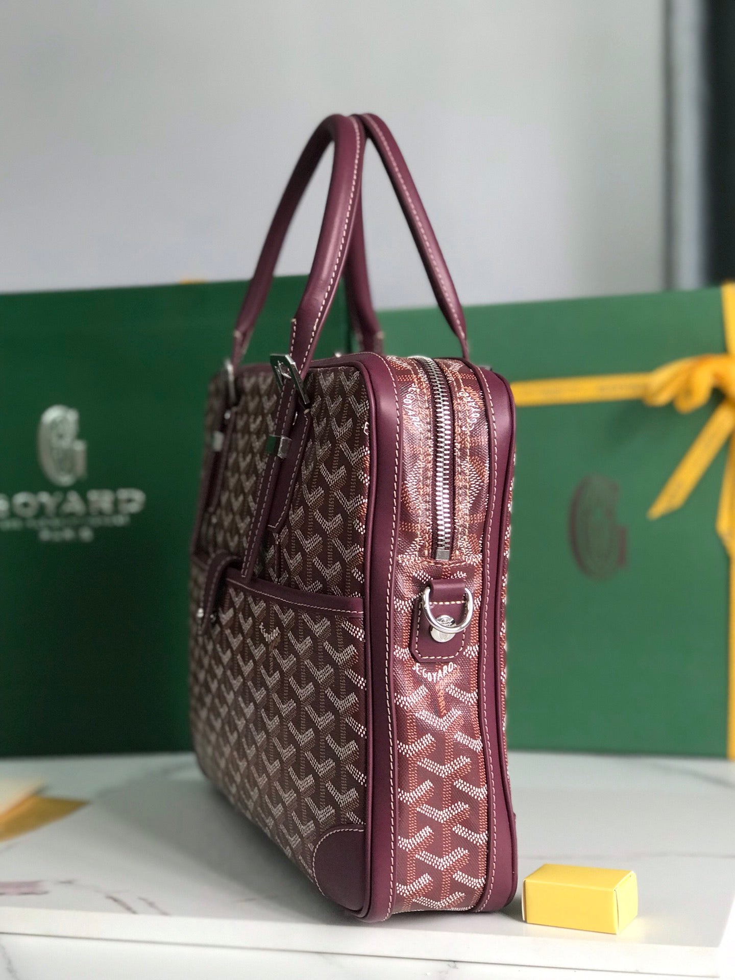 ESTUCHE PARA DOCUMENTOS AMBASSADE 35 EN LONA GOYARDINA ROJA VINO