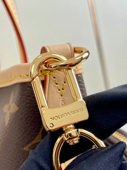 NEVERFULL BB 24 LONA CON MONOGRAMA MARRÓN Y ACABADOS DE CUERO, HERRAJES DORADOS