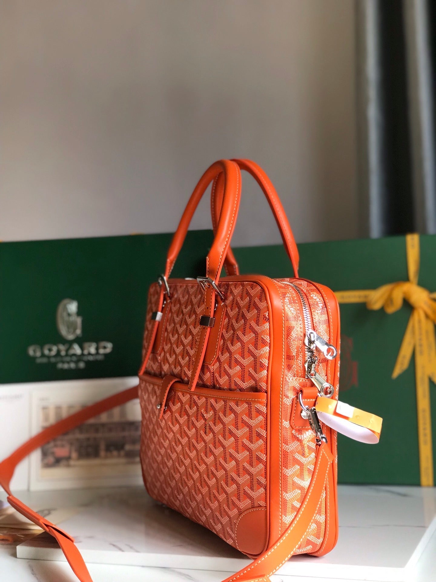 ESTUCHE DOCUMENTOS AMBASSADA 35 EN LONA GOYARDINA NARANJA