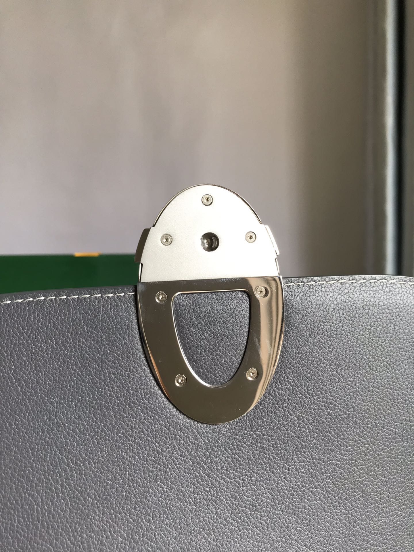 BOLSA 233 25 EN PIEL DE BECERRO GRIS Y LONA GOYARDINA