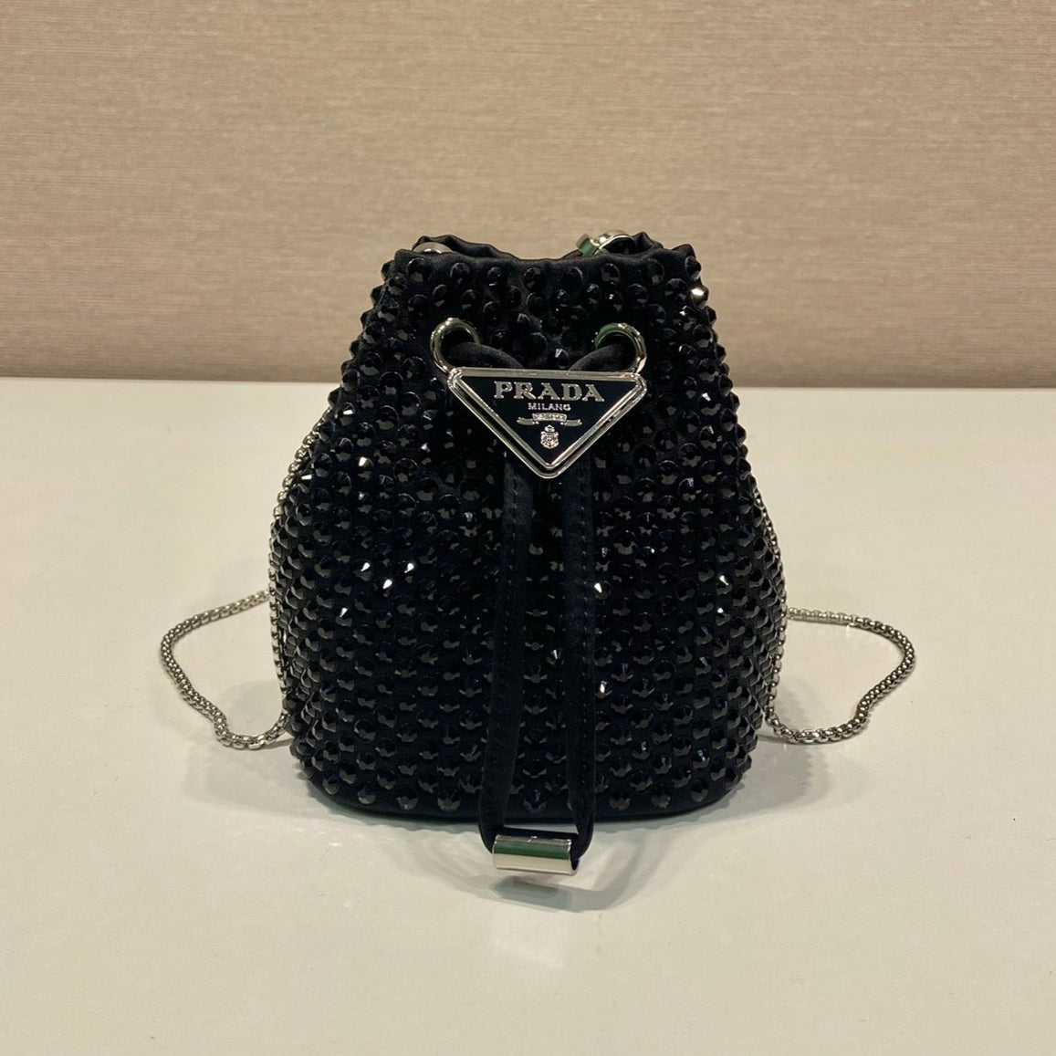 MINI BOLSO CUBO 12 EN TELA DE NYLON NEGRO ADORNADO CON CRISTALES