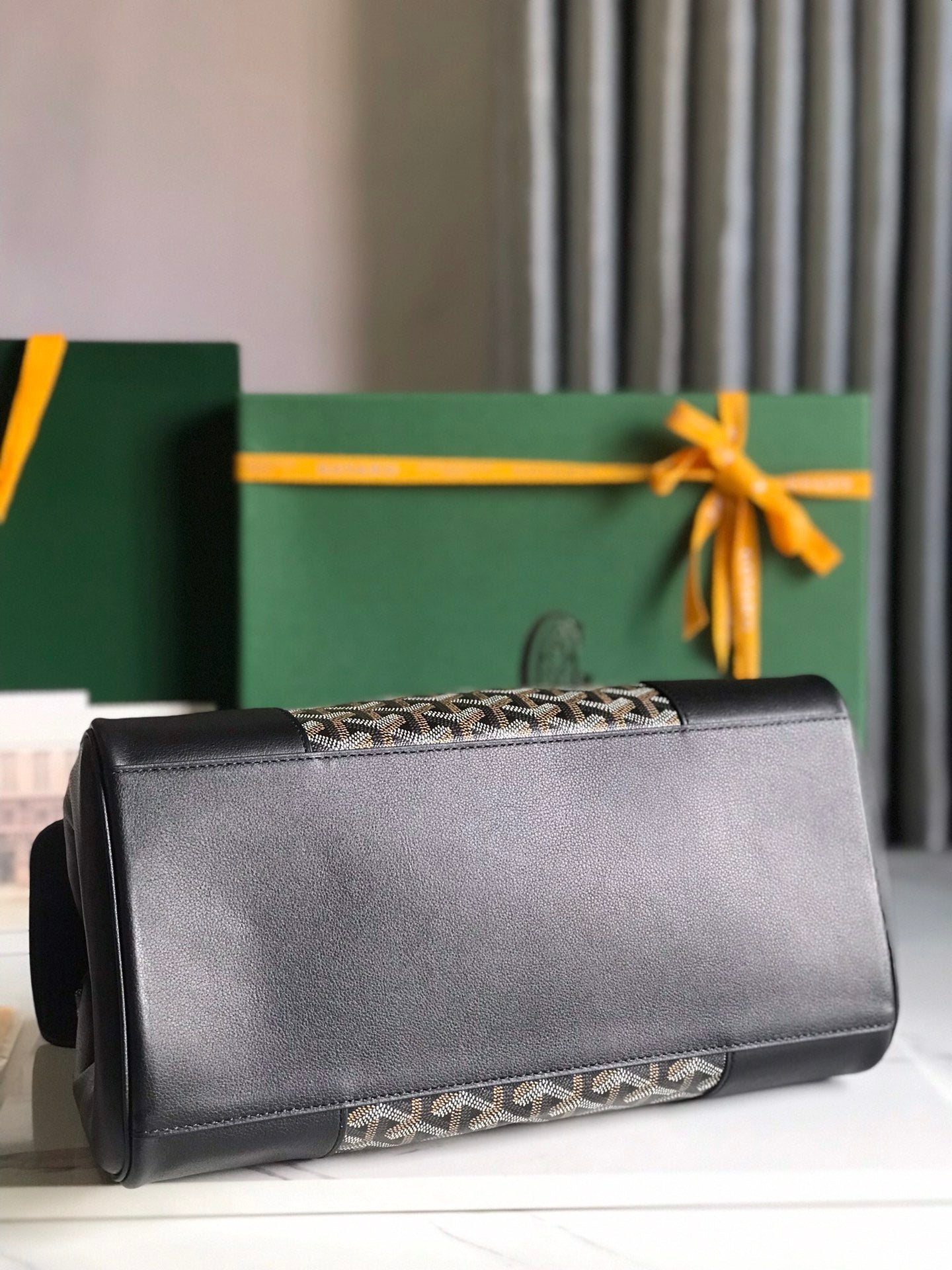 SAC SAIGON SOUPLE 34 EN TOILE GOYARDINE NOIRE ET CUIR DE VEAU