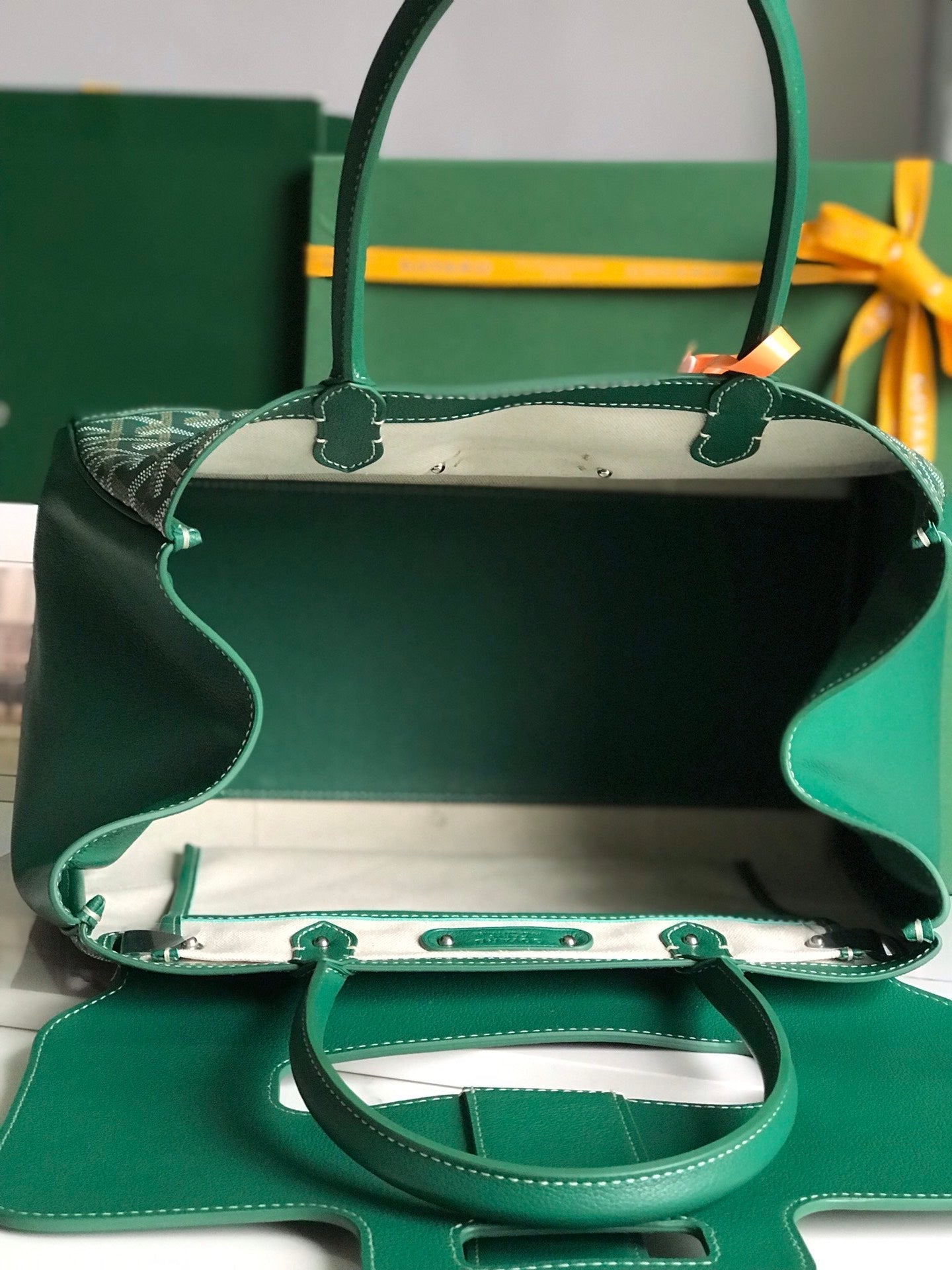 BOLSO SAIGON SOUPLE 34 EN LONA GOYARDINE VERDE Y PIEL DE BECERRO