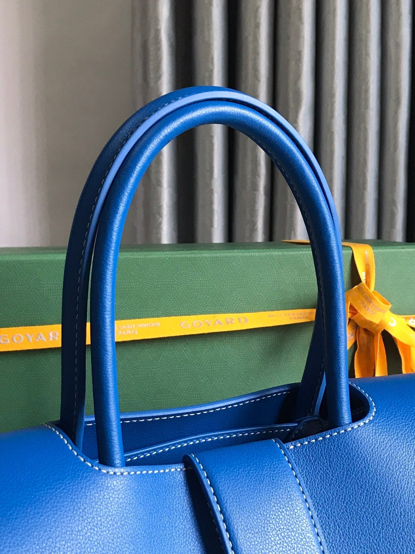 BOLSO SAIGON SOUPLE 34 EN LONA GOYARDINE AZUL CURIOSAMENTE Y PIEL DE BECERRO
