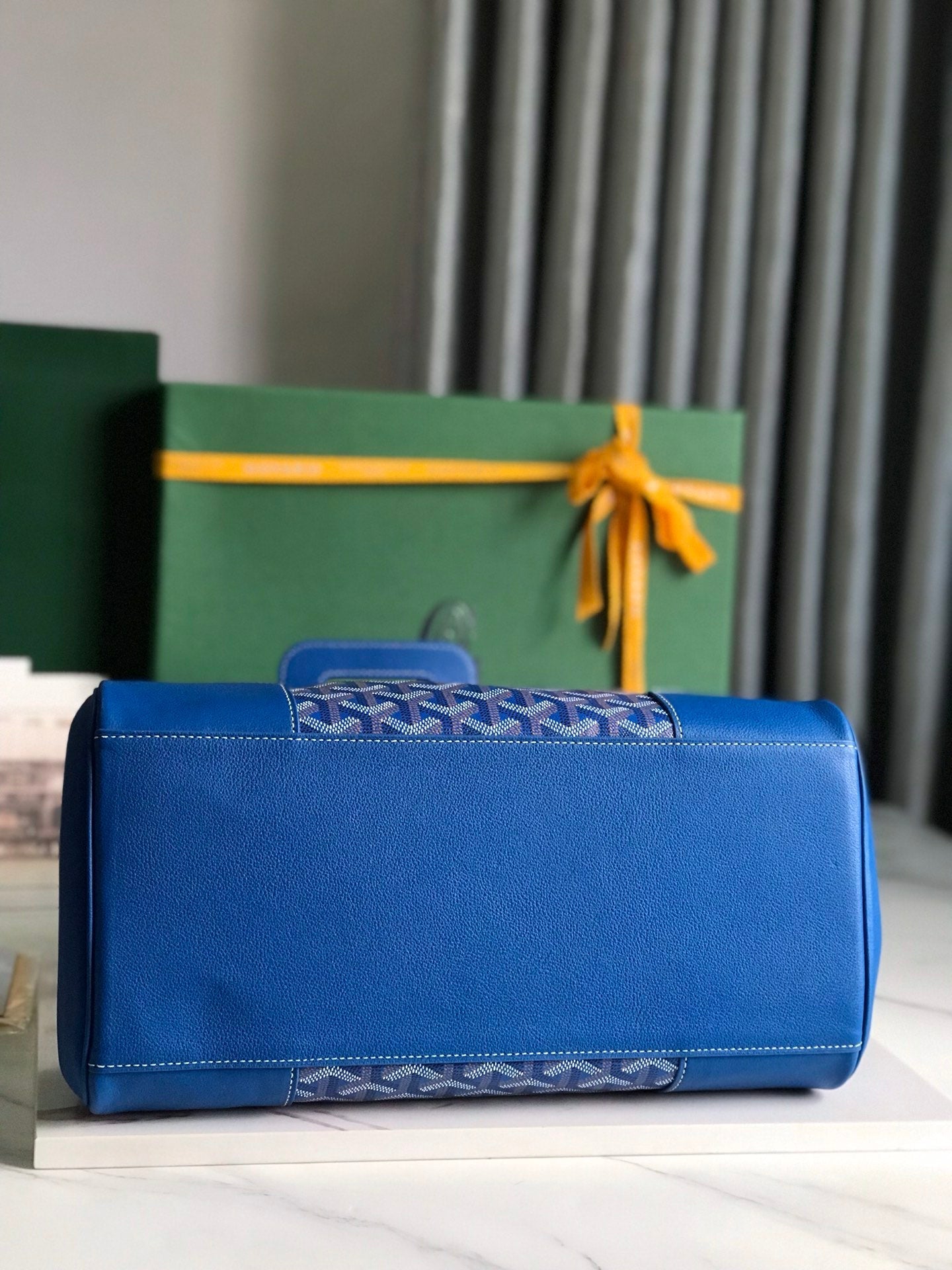 BOLSO SAIGON SOUPLE 34 EN LONA GOYARDINE AZUL CURIOSAMENTE Y PIEL DE BECERRO