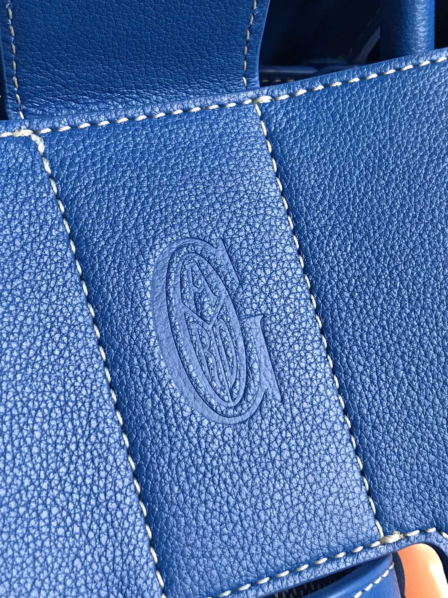 BOLSO SAIGON SOUPLE 34 EN LONA GOYARDINE AZUL CURIOSAMENTE Y PIEL DE BECERRO