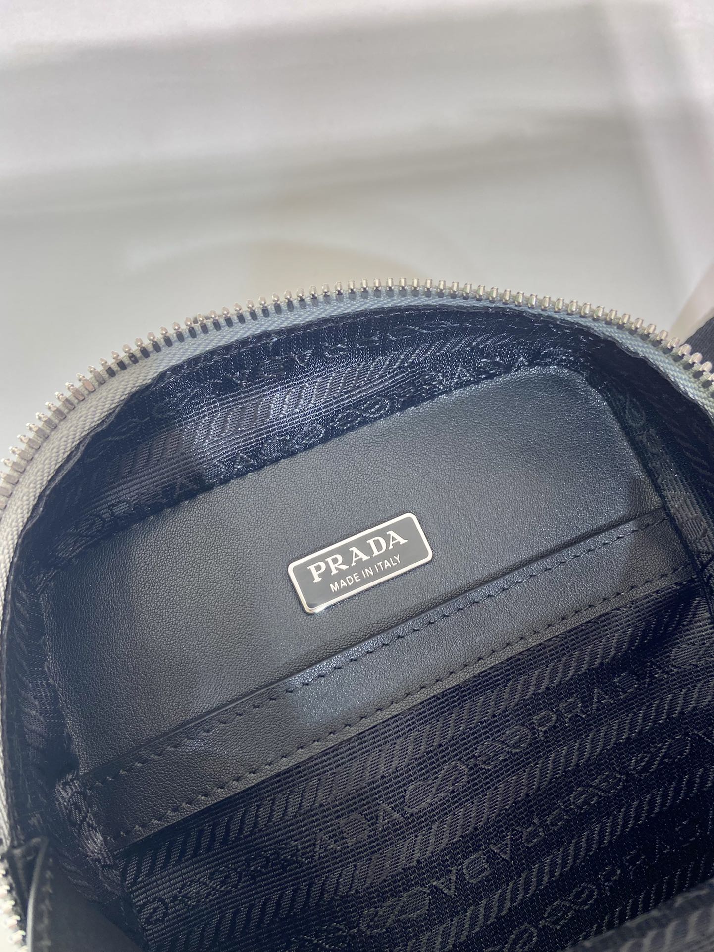 SAC DE POITRINE 20 EN CUIR SAFFIANO GRIS ÉCHO
