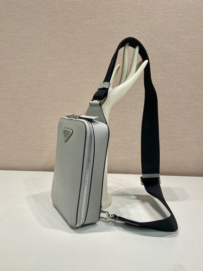 SAC DE POITRINE 20 EN CUIR SAFFIANO GRIS ÉCHO