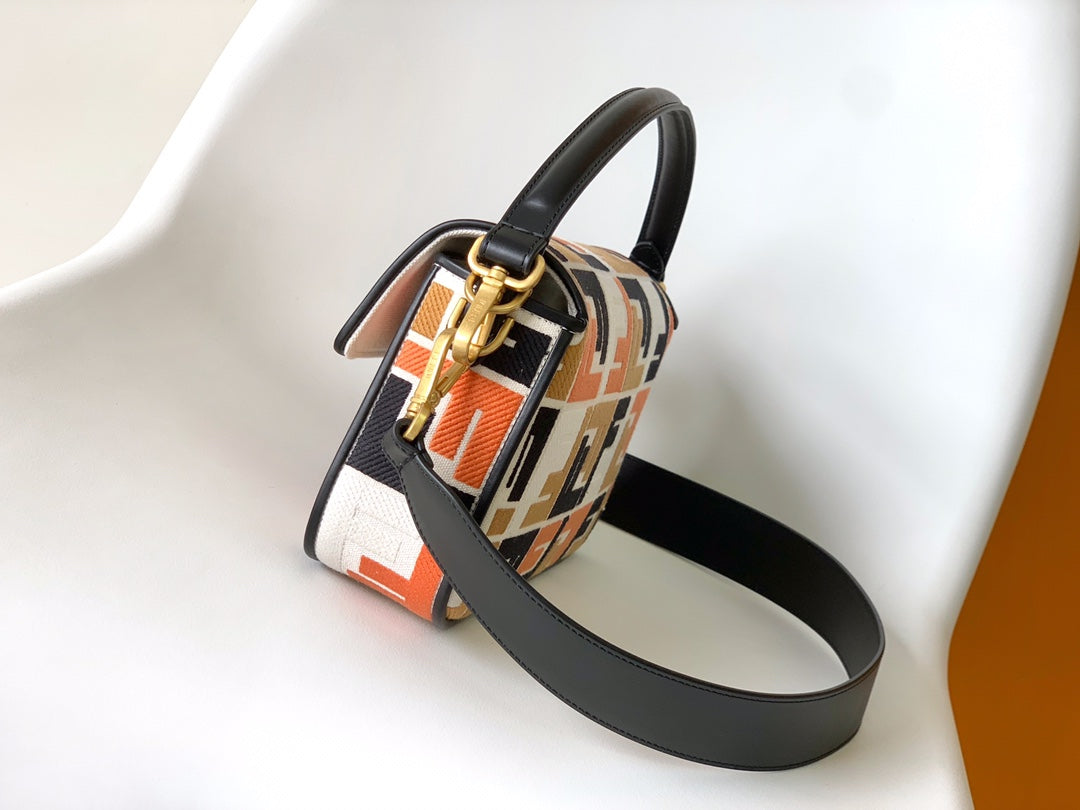 Bolso Fend Baguette de lona negra, blanca, marrón y naranja de 27 pulgadas con bordado FF Ghw 