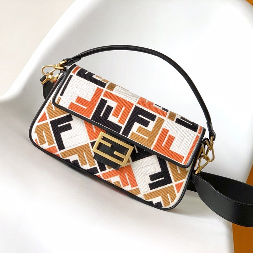 Bolso Fend Baguette de lona negra, blanca, marrón y naranja de 27 pulgadas con bordado FF Ghw 