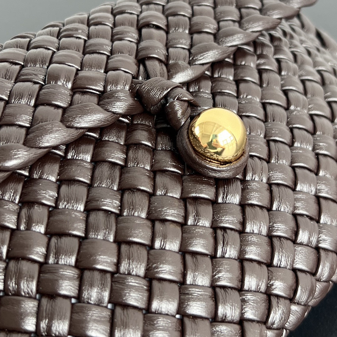 BOLSO MINI COBBLE 20 EN PIEL DE CORDERO MARRÓN OSCURO