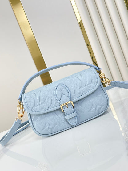NANO DIANE 19 DE PIEL EMPREINTE MONOGRAMA AZUL HERMOSO