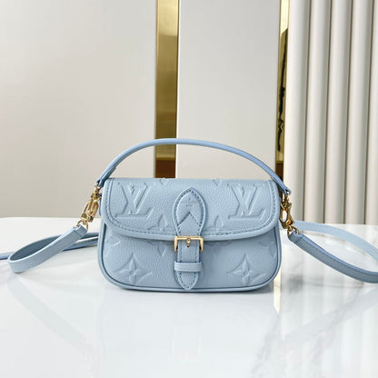 NANO DIANE 19 DE PIEL EMPREINTE MONOGRAMA AZUL HERMOSO