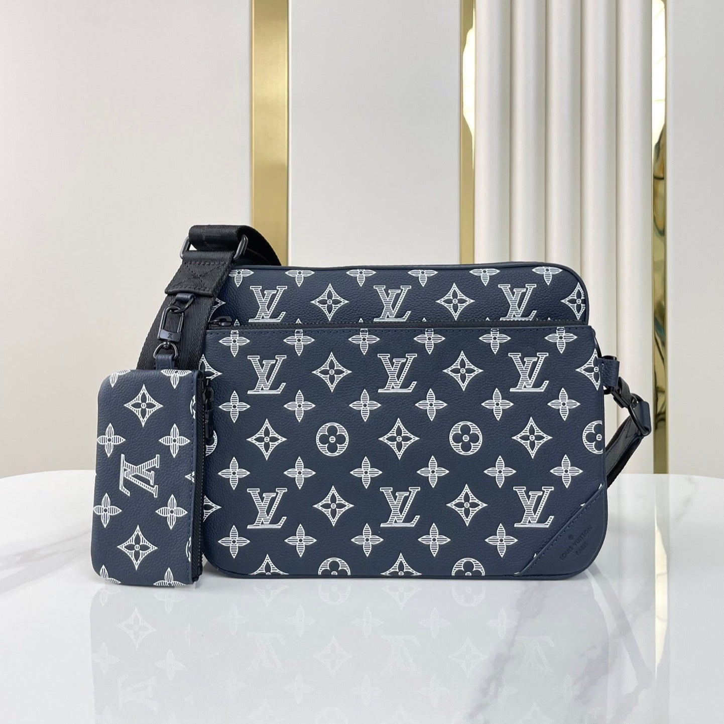 TRIO MESSENGER 25 EN PIEL DE BECERRO SOMBRA MONOGRAMA AZUL PRUSIA