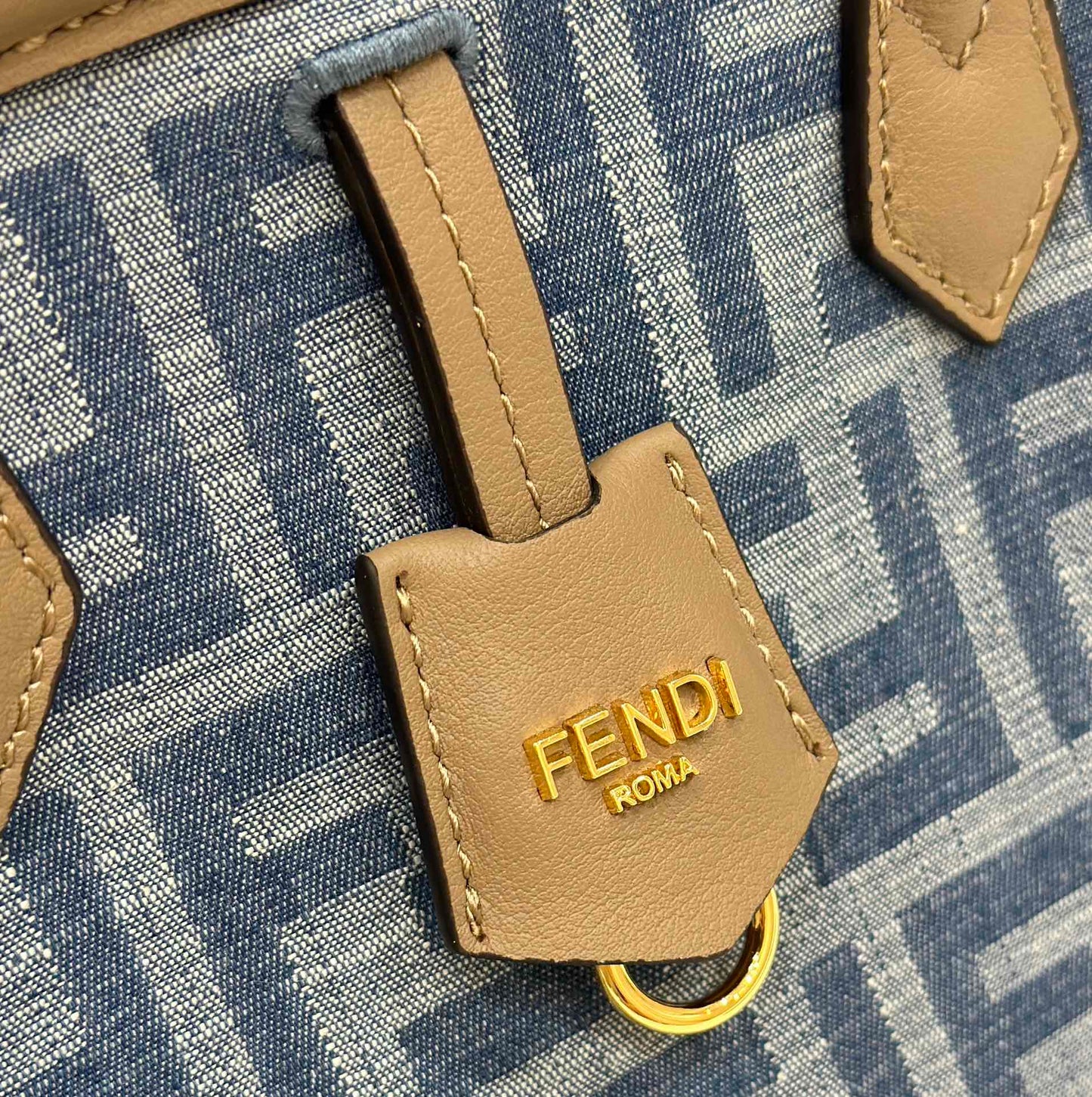FENDI ORIGAMI MINI 19 EN TEJIDO VAQUERO CON MONOGRAMA AZUL VERDADERO Y CORREA DE PIEL DE BECERRO