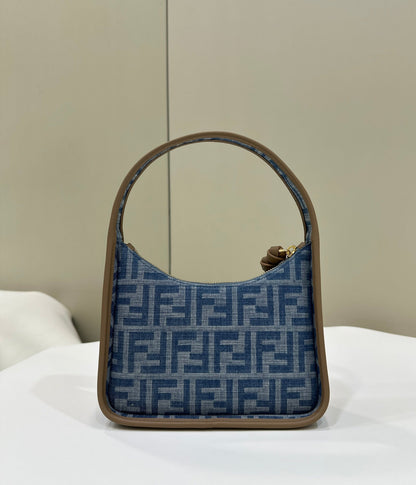 BOLSO MEDIANO FENDI 27 EN MONOGRAMA AZUL VERDADERO CON HERRAJES DORADOS