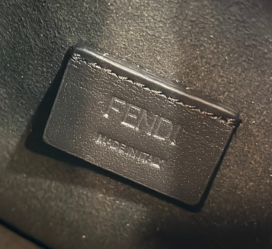 BOLSO MEDIANO FENDI 27 EN MONOGRAMA AZUL VERDADERO CON HERRAJES DORADOS