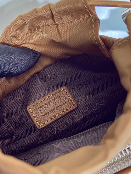 BOLSA PARA TELÉFONO 18 EN RE-NYLON MARRÓN SEPIA