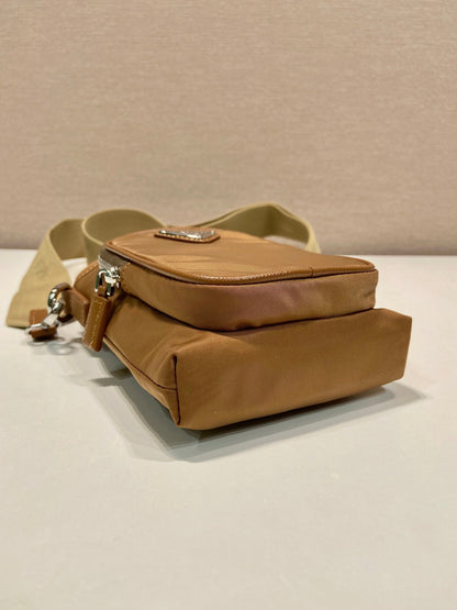 BOLSA PARA TELÉFONO 18 EN RE-NYLON MARRÓN SEPIA