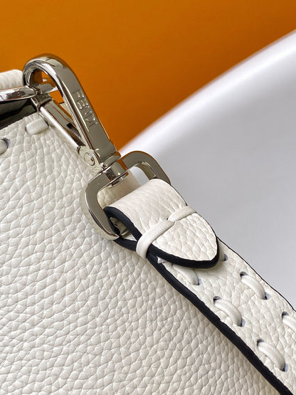 Bolso Fend Baguette 27 de piel de becerro blanca Shw 