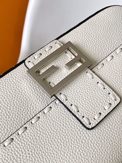 Bolso Fend Baguette 27 de piel de becerro blanca Shw 