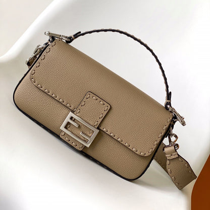 Bolso Fend Baguette 27 de piel de becerro marrón Shw
