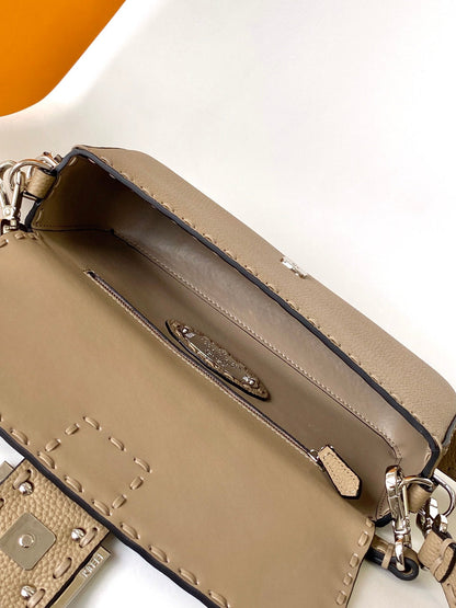 Bolso Fend Baguette 27 de piel de becerro marrón Shw
